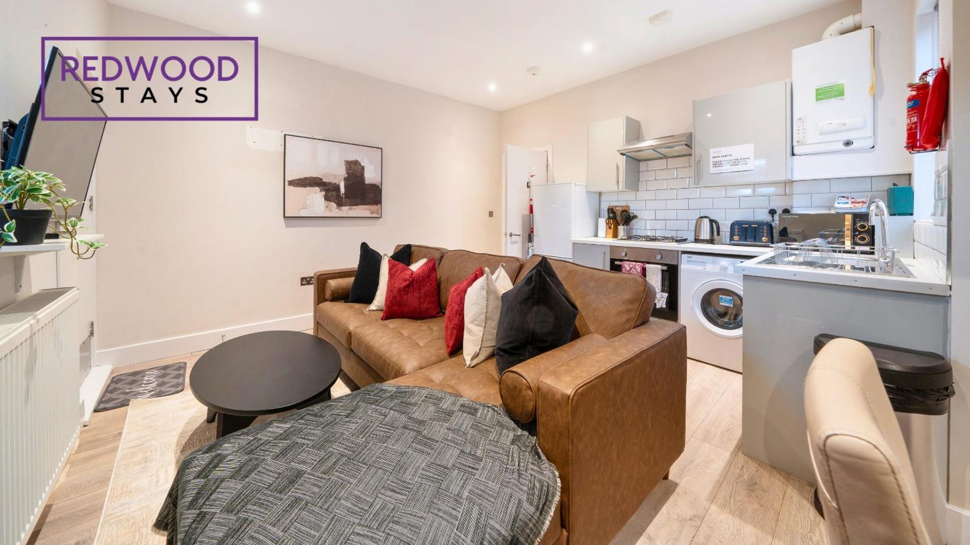 Newly Refurbished Everest Lodge Serviced Apartments For Contractors & Families, Free Wifi & Netflix By Redwood Stays Farnborough  Exterior photo