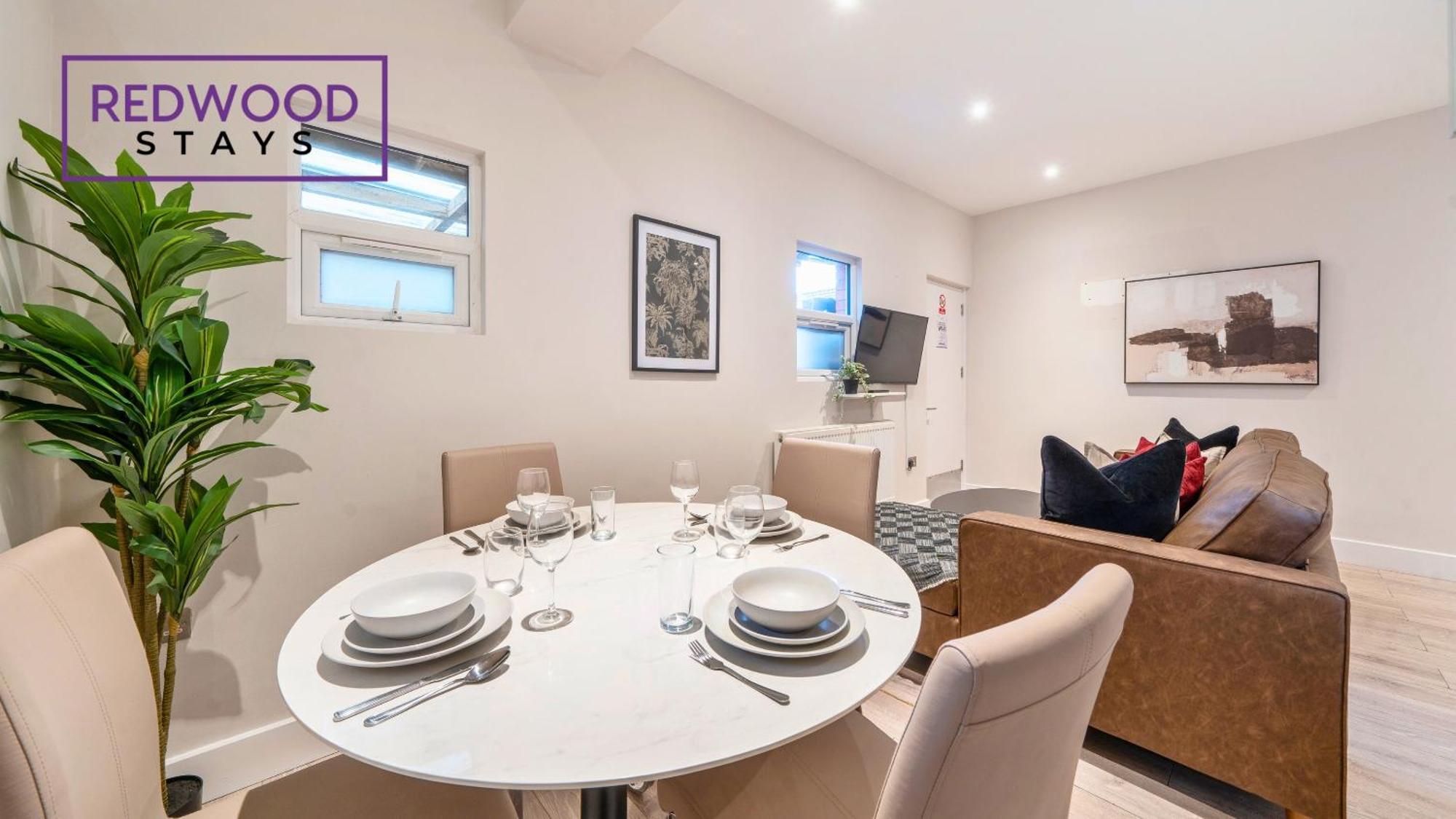 Newly Refurbished Everest Lodge Serviced Apartments For Contractors & Families, Free Wifi & Netflix By Redwood Stays Farnborough  Exterior photo