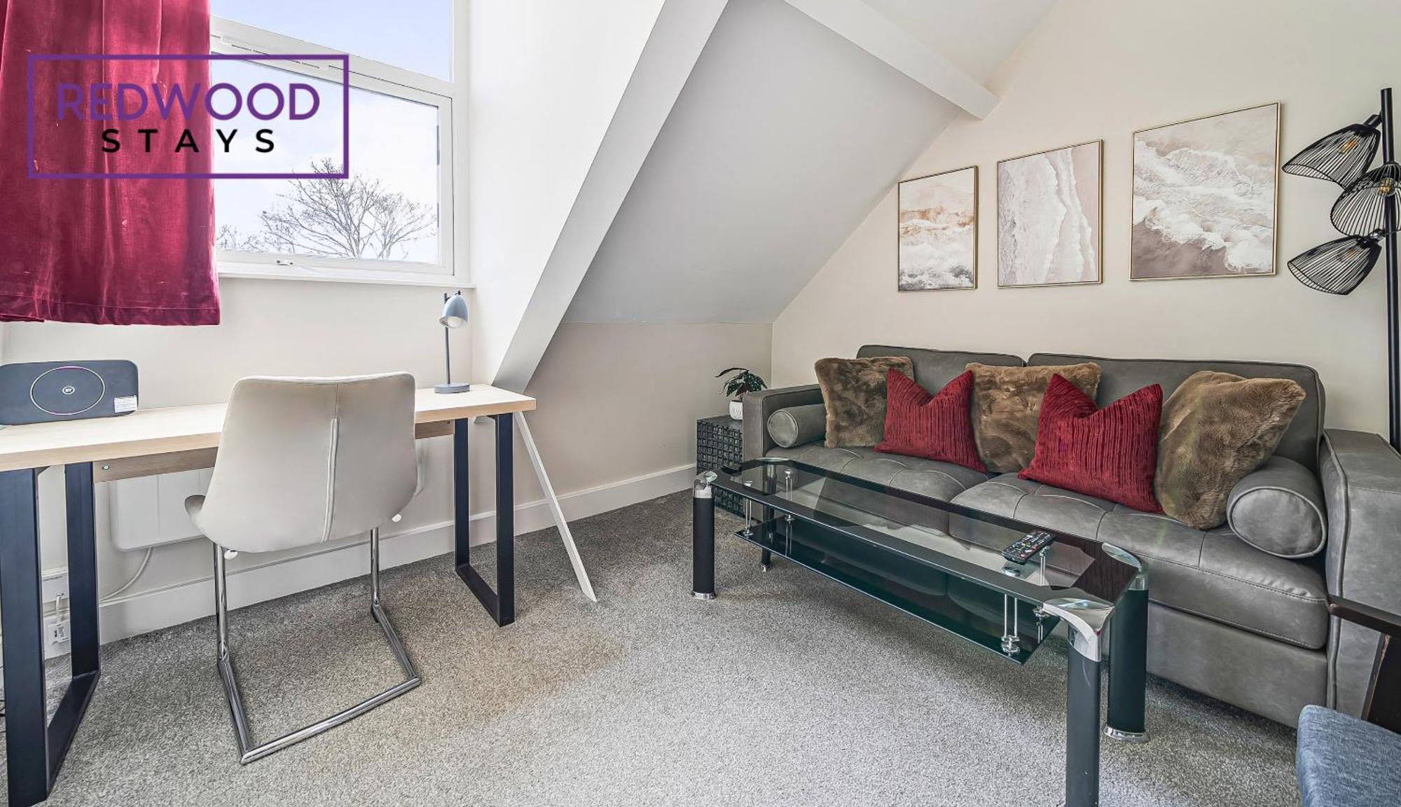 Newly Refurbished Everest Lodge Serviced Apartments For Contractors & Families, Free Wifi & Netflix By Redwood Stays Farnborough  Exterior photo