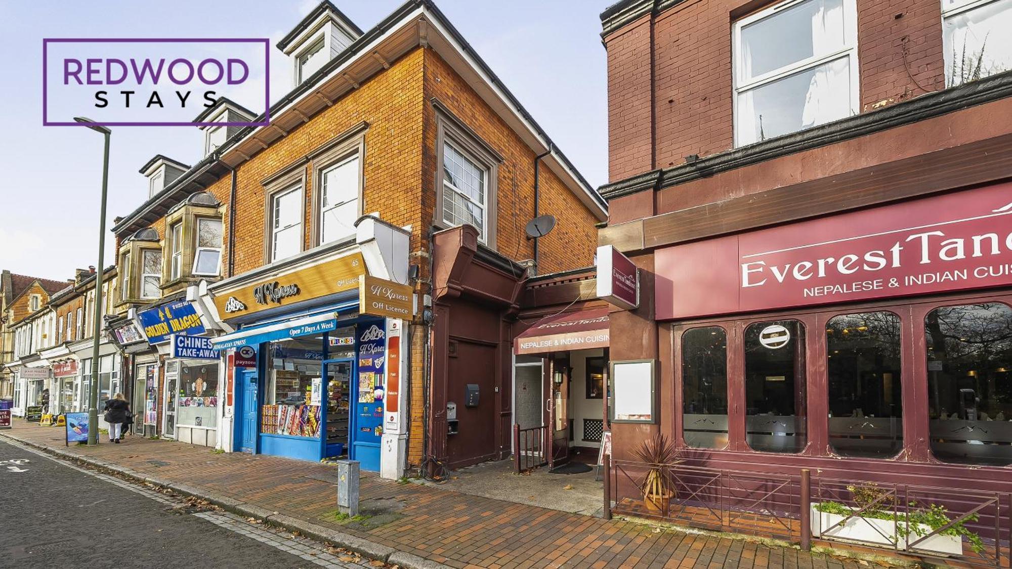 Newly Refurbished Everest Lodge Serviced Apartments For Contractors & Families, Free Wifi & Netflix By Redwood Stays Farnborough  Exterior photo