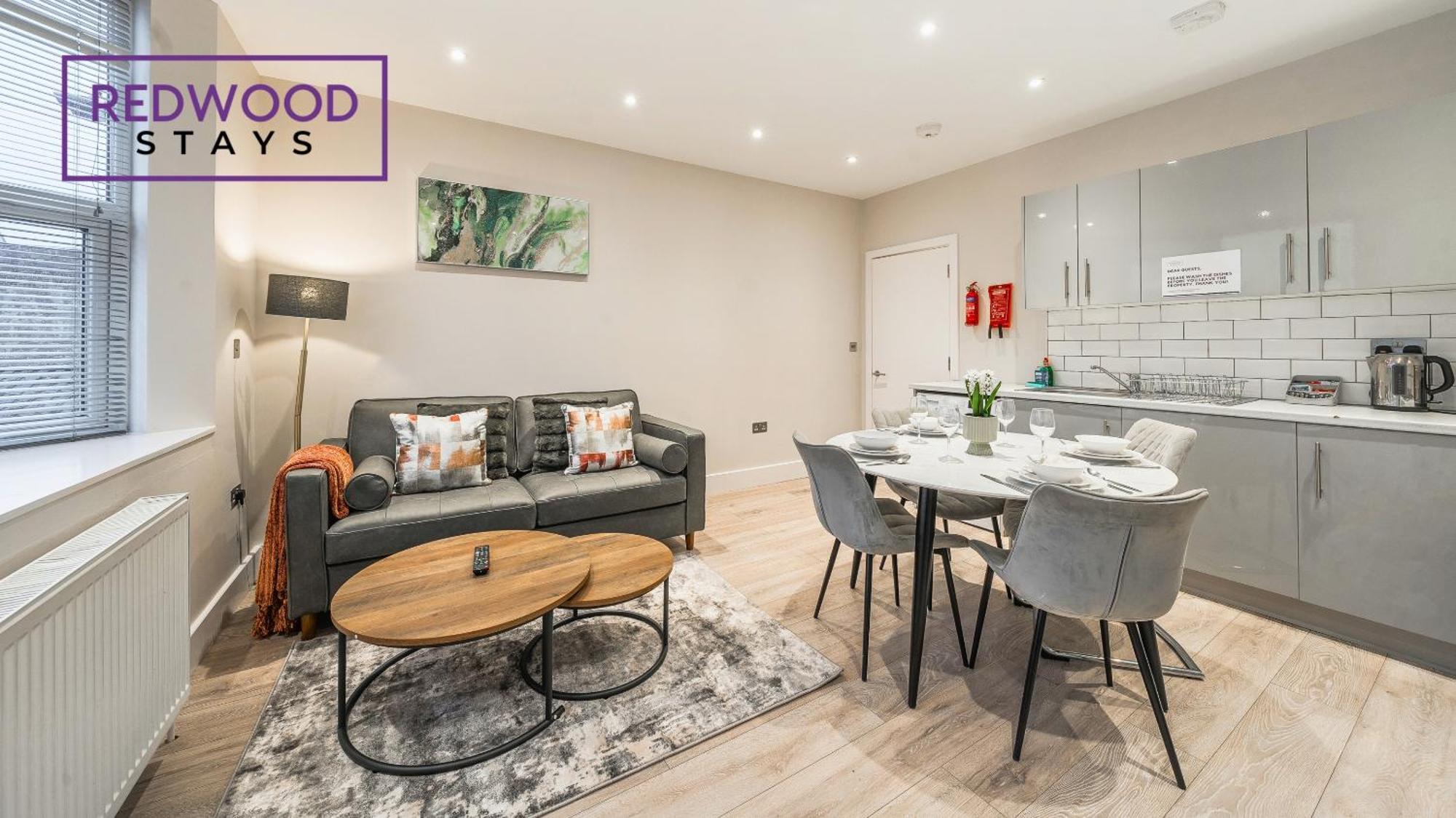 Newly Refurbished Everest Lodge Serviced Apartments For Contractors & Families, Free Wifi & Netflix By Redwood Stays Farnborough  Exterior photo